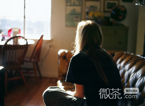 寂寞欧美女生个性微信封面背景图 学会微笑着轻轻地拭去那点尘埃