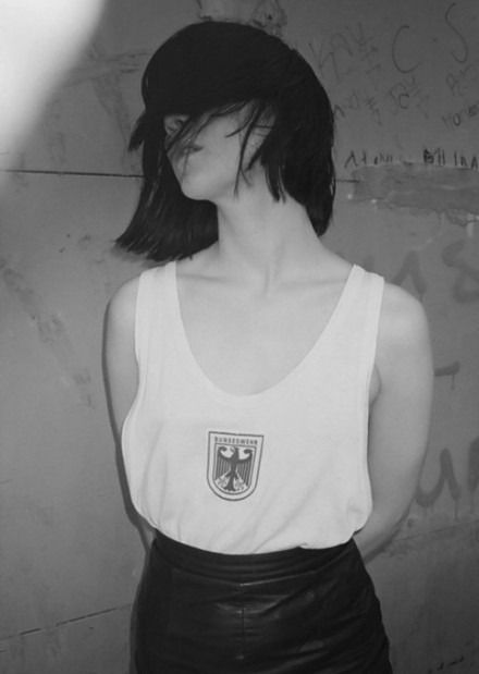 伤感女生黑白大图欧美范 不求所得太多,只求所得即为我愿