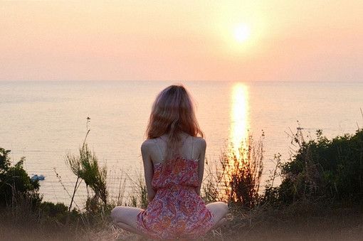 逆光的温柔意境欧美女生图片 在不断的失去和拥有之间徘徊
