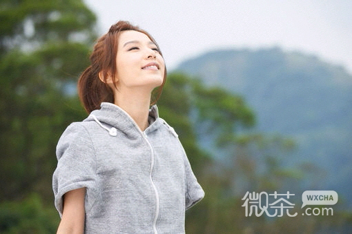 唯美时尚女子空间气质美图 该遇上的总会遇上，不如含笑握手