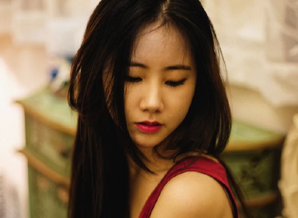 忧伤女子个性意境图片大图 有爱的岁月,是春的花颜,是夏的灿烂