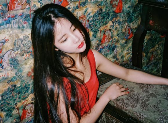 忧伤女子个性意境图片大图 有爱的岁月,是春的花颜,是夏的灿烂