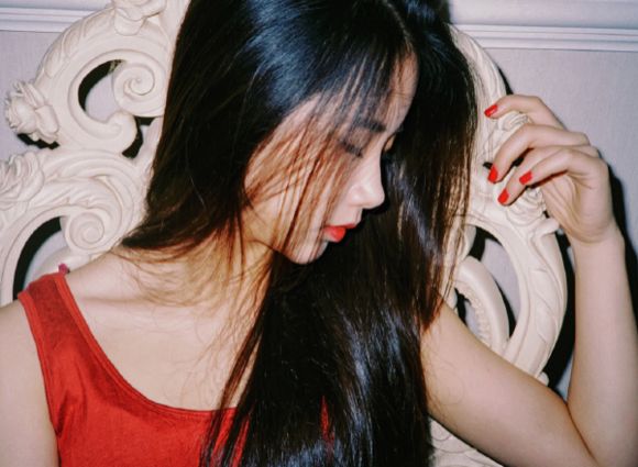 忧伤女子个性意境图片大图 有爱的岁月,是春的花颜,是夏的灿烂