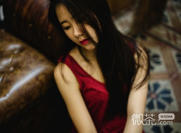 忧伤女子个性意境图片大图 有爱的岁月，是春的花颜，是夏的灿烂
