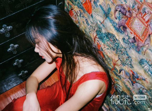 忧伤女子个性意境图片大图 有爱的岁月，是春的花颜，是夏的灿烂