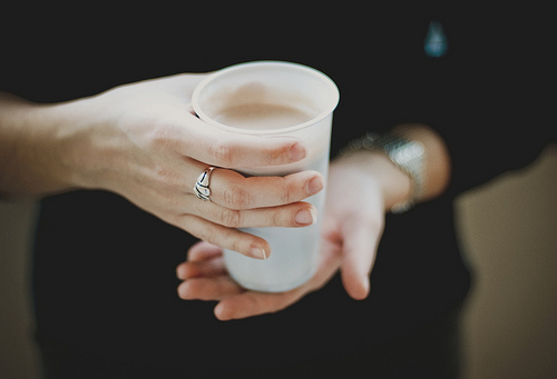 美感十足的手部特写个性美图 我的爱绝非是浅滩,我的爱是深渊