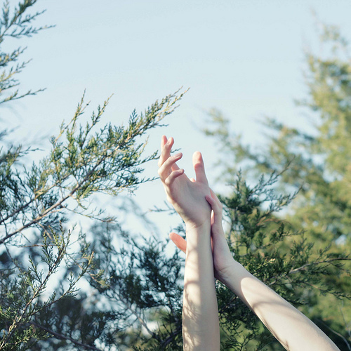 美感十足的手部特写个性美图 我的爱绝非是浅滩,我的爱是深渊