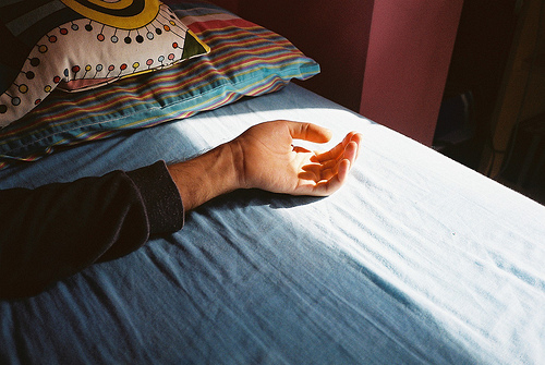 美感十足的手部特写个性美图 我的爱绝非是浅滩，我的爱是深渊