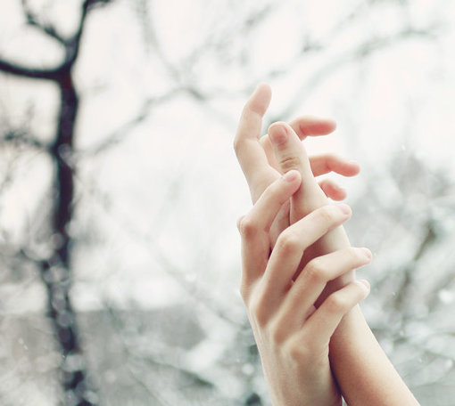 美感十足的手部特写个性美图 我的爱绝非是浅滩,我的爱是深渊