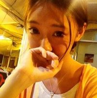 恩爱幸福的微信情侣头像一左一右 我的回忆终有一天要逝去