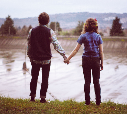 幸福的牵手唯美情侣图片 美好的总是短暂的，如昙花一现