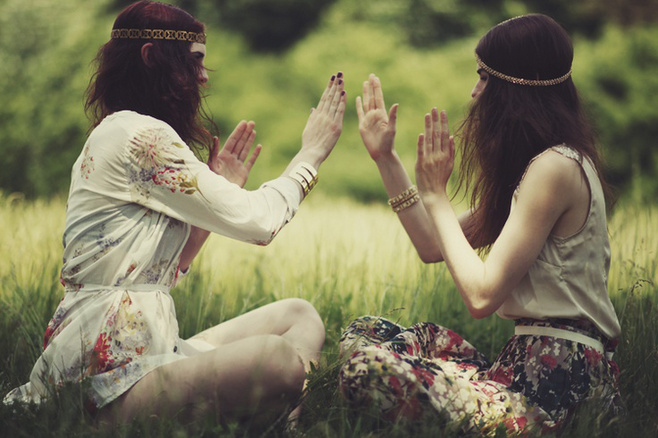 唯美姐妹欧美范儿闺蜜美图 爱中最不堪的事,是我有意,你却无心