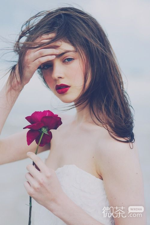 唯美lomo意境欧美女图大全 空怀柔情无处散发,交杯之酒唯我一人饮