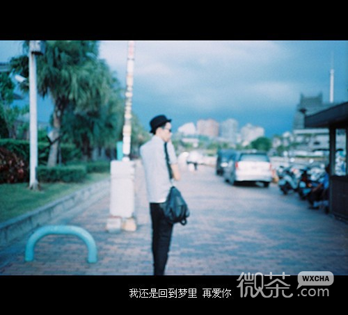个性复古的带字空间图片 我常常顺着过去的路，寻找我往日的身影