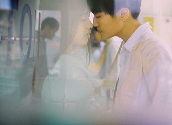 意境伤感的情侣空间大图 不外借的真心全都为你而预留