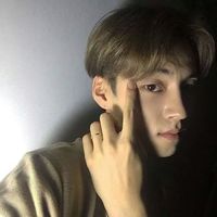 微信男生头像简单清新黑白 从来不用回忆因为你不曾远离