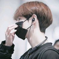 个性男生戴口罩侧脸帅气头像 狭路相逢勇者胜温柔只给意中人