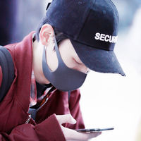 个性男生戴口罩侧脸帅气头像 狭路相逢勇者胜温柔只给意中人