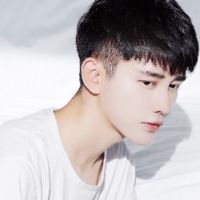 个性男生戴口罩侧脸帅气头像 狭路相逢勇者胜温柔只给意中人