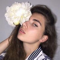 欧美头像女生霸气冷艳抽烟图 何必把剧本写得苦不堪言