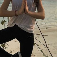 欧美头像女生霸气冷艳抽烟图 何必把剧本写得苦不堪言