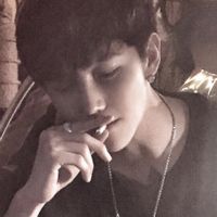 个性男生戴口罩侧脸帅气头像 狭路相逢勇者胜温柔只给意中人