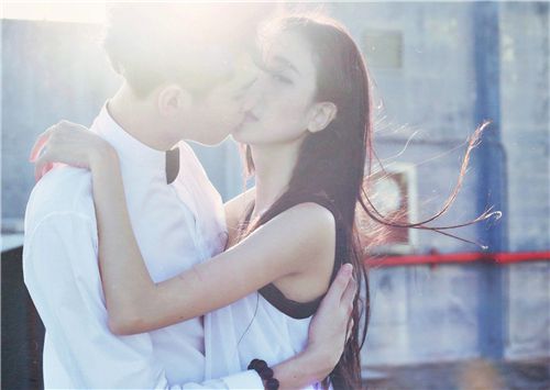 点滴的温存个性情侣浪漫大图 爱已扩散至无涯无边,你感受到了没？