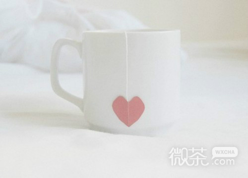 可爱浪漫的杯子图片 爱一个人太深,心会醉;恨一个人太久,心会碎