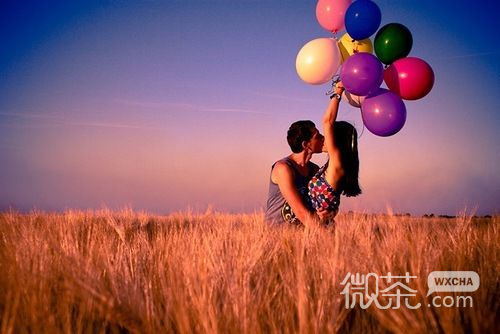 幸福的情侣亲吻图片超好看 原来我们之间除了沉默再也没剩下什么