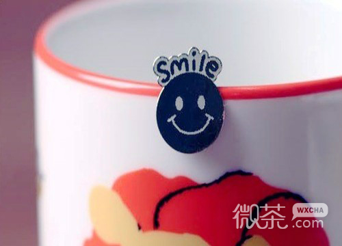 可爱浪漫的杯子图片 爱一个人太深,心会醉;恨一个人太久,心会碎