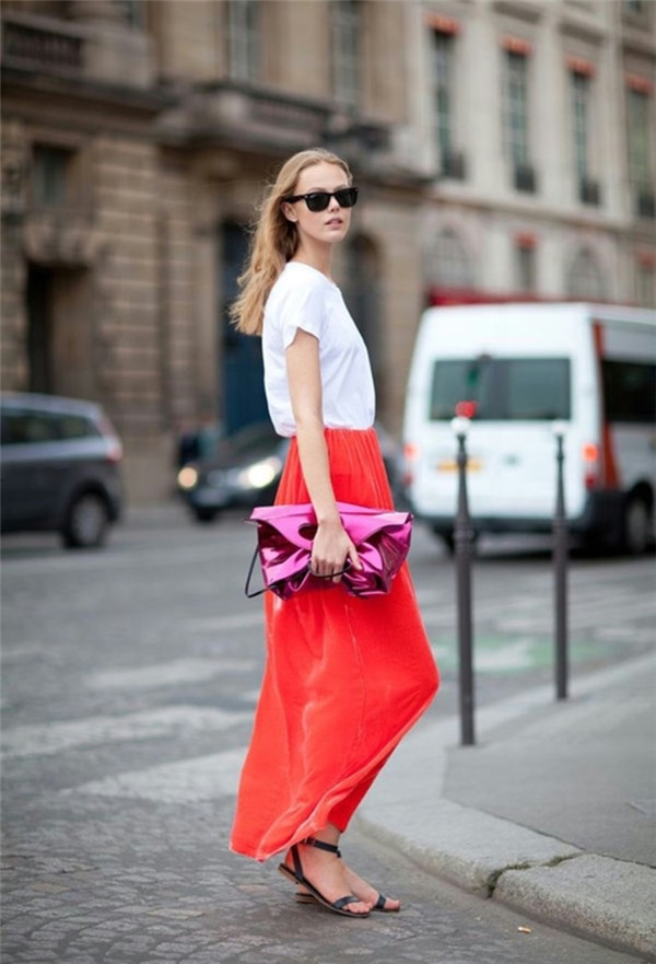 欧美街拍夏季长裙子美女 要挽留的东西让它走好了