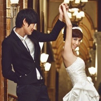 2017幸福情侣婚纱微信头像 幸福从和你牵手开始