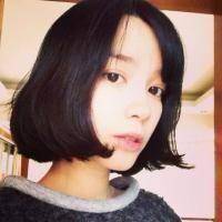 短发女生头像小清新 喜欢说着笑话自己先笑出声的女生