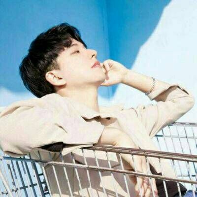 阳光大男孩微信头像