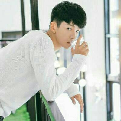 阳光大男孩微信头像