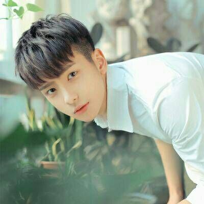 阳光大男孩微信头像