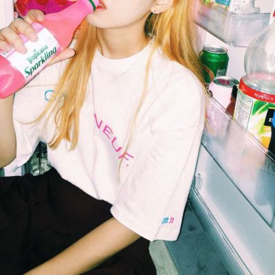 暖心励志美女微信头像