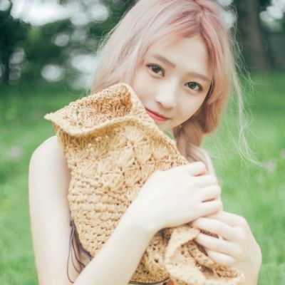 暖心励志美女微信头像