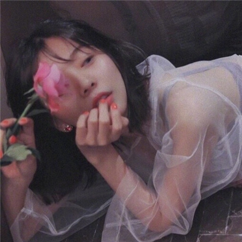 性感迷人大胸美女系列微信头像合集下载