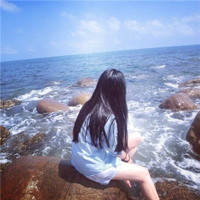 海边背景微信伤感女生头像下载