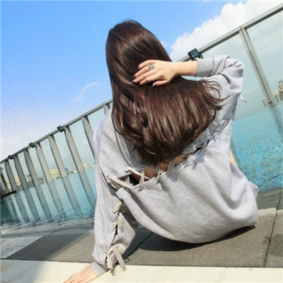 海边背景微信伤感女生头像下载