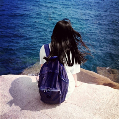 海边背景微信伤感女生头像下载