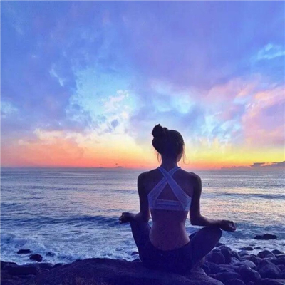 海边背景微信伤感女生头像下载