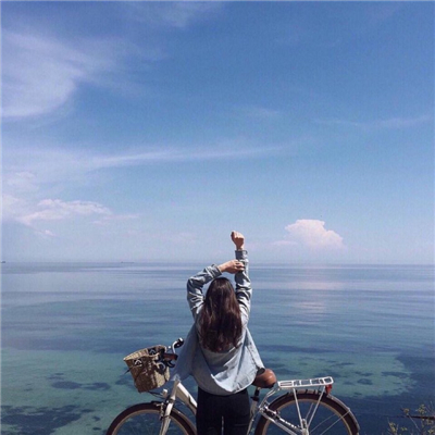 海边背景微信伤感女生头像下载