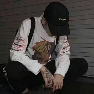 孤独伤感风格微信帅气男生头像下载