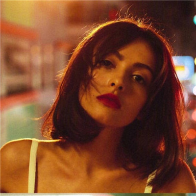 性感优雅欧美大胸美女微信头像合集下载