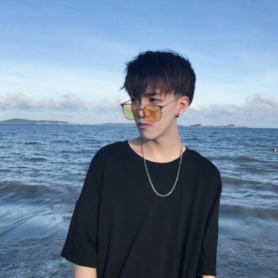 微信唯美意境伤感男生头像合集下载