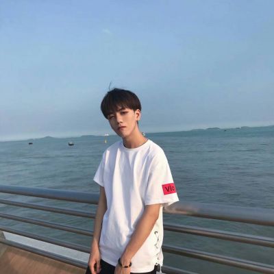 微信唯美意境伤感男生头像合集下载
