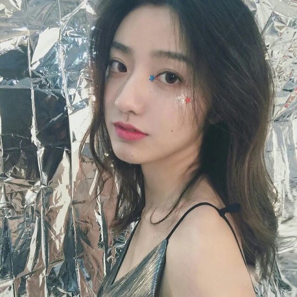 可爱小清新美女微信相册封面配图下载