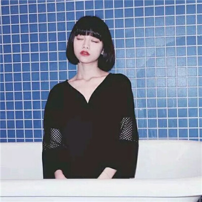 微信最新血腥恐怖风格病态女生头像下载